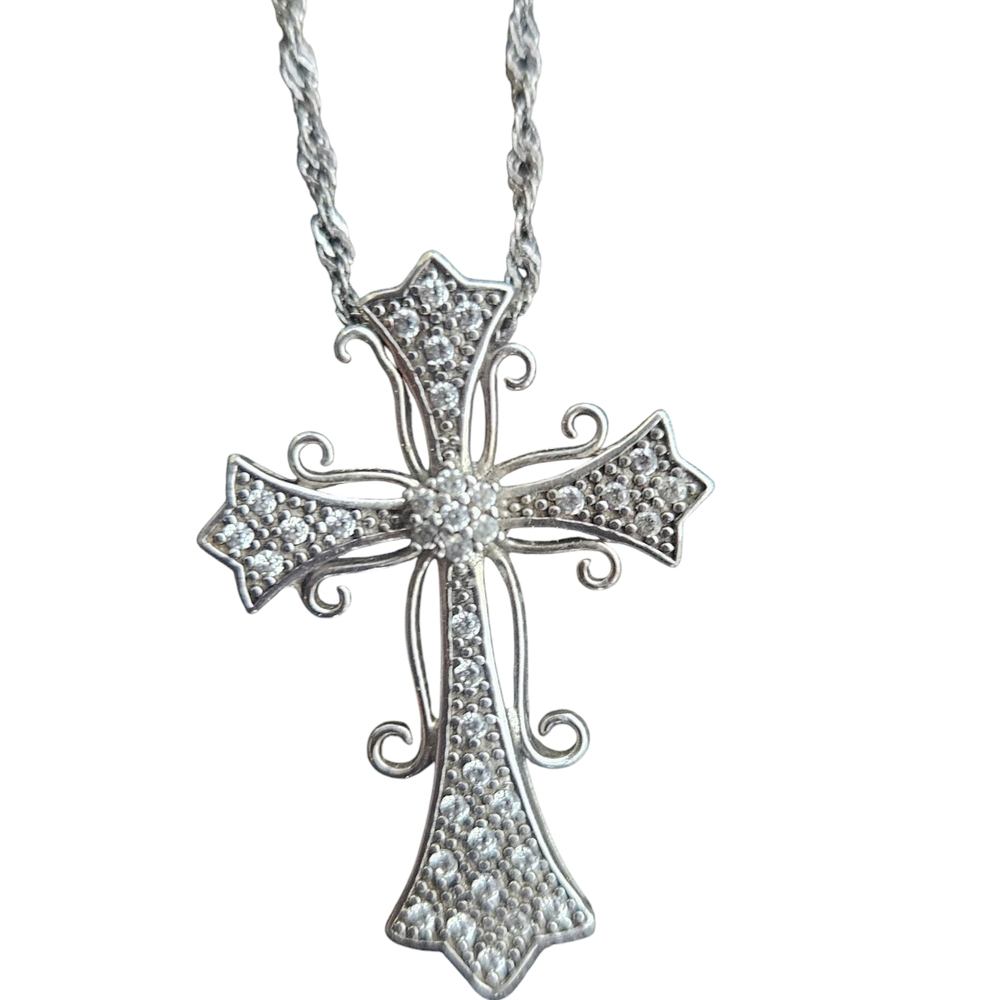 Elegant Silver Cross Pendant Necklace - Picture 5 of 7